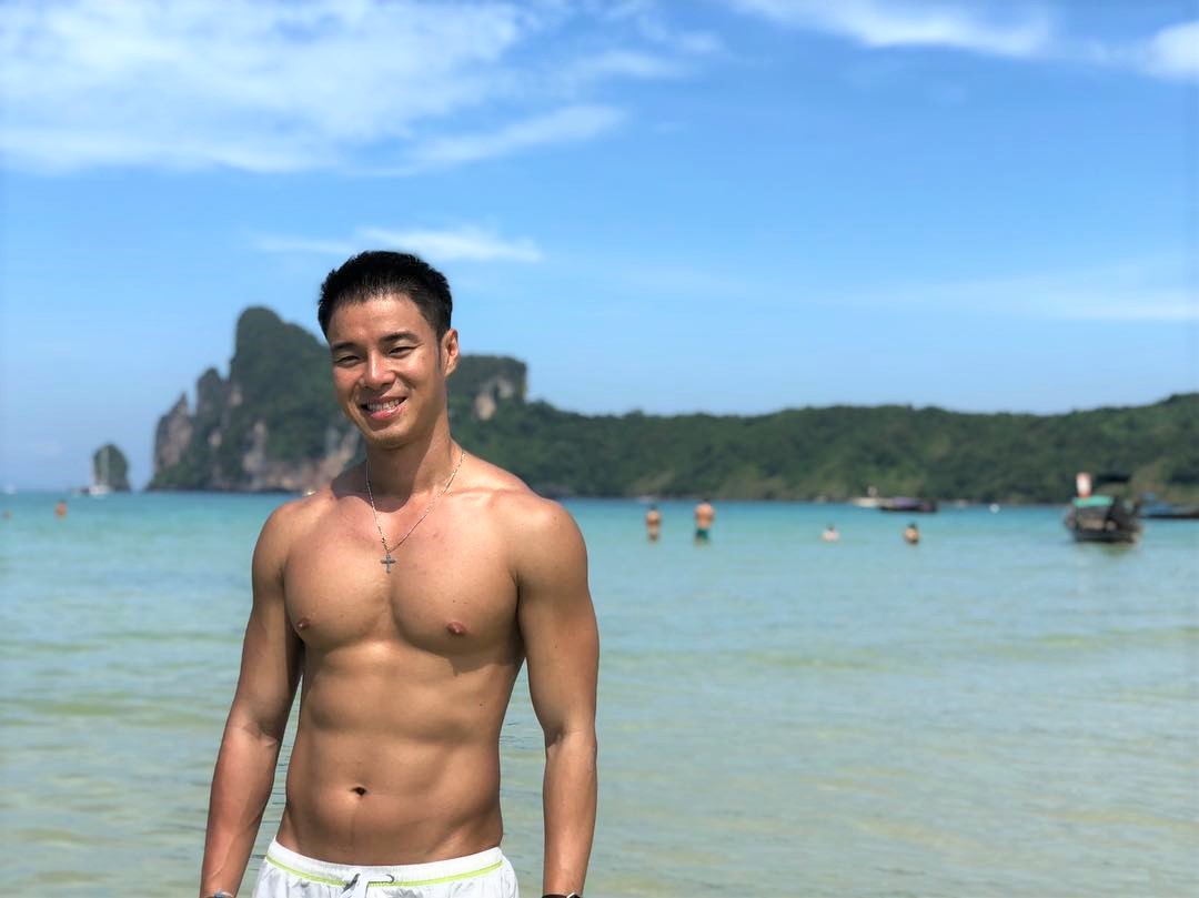 sexy gay men abs asian