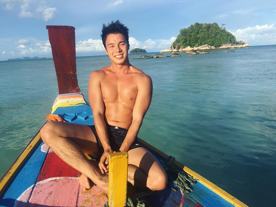 solo male travel thailand