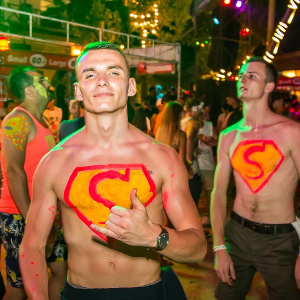 Things-gay-travelers-should-know-about-full-moon-party-kohphangan-4