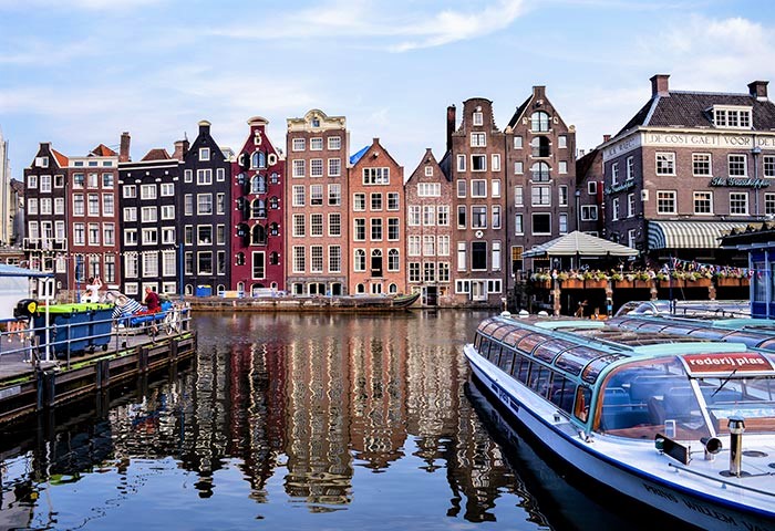Gay places in Warmoesstraat in Amsterdam