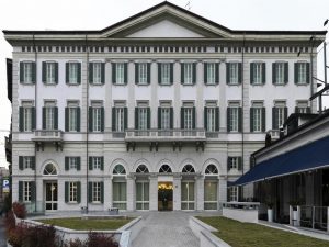NH Milano Palazzo Moscova facade. Gay-friendly hotel in Milan, Italy. Elegant architecture with green shutters. A top choice for gay travelers.
