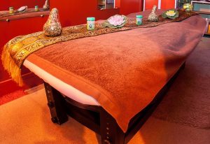 Les Bains Thai massage table. Gay travel advice for finding Thai massage. Relaxing spa day for gay men. Les-bains-thai.jpg