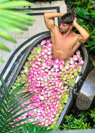 Shinta Mani Flower Tub