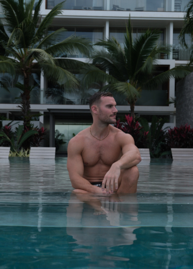 Gay traveler at Explorar Koh Samui, Thailand. Steven enjoys a pool at one of the top hotels. Gay travel advice for Thailand holidays.