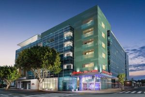 Hampton Inn & Suites Santa Monica, a gay-friendly hotel. Modern architecture, glass facade, and street view. A great choice for gay travelers.