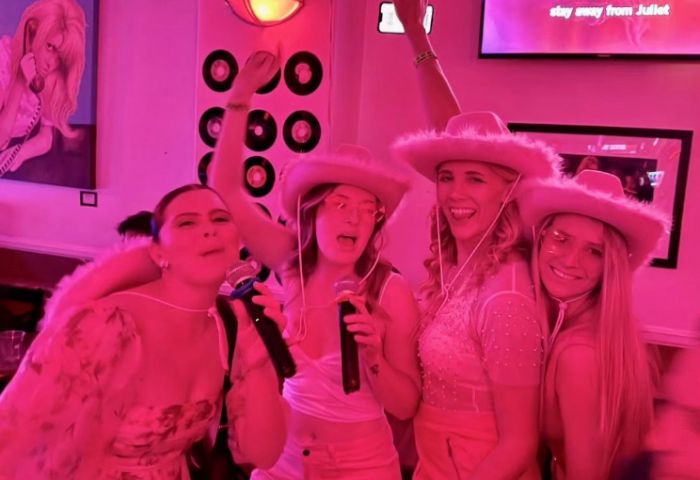 RetroRoom Lounge: New 2025 Review, Photos & Map
