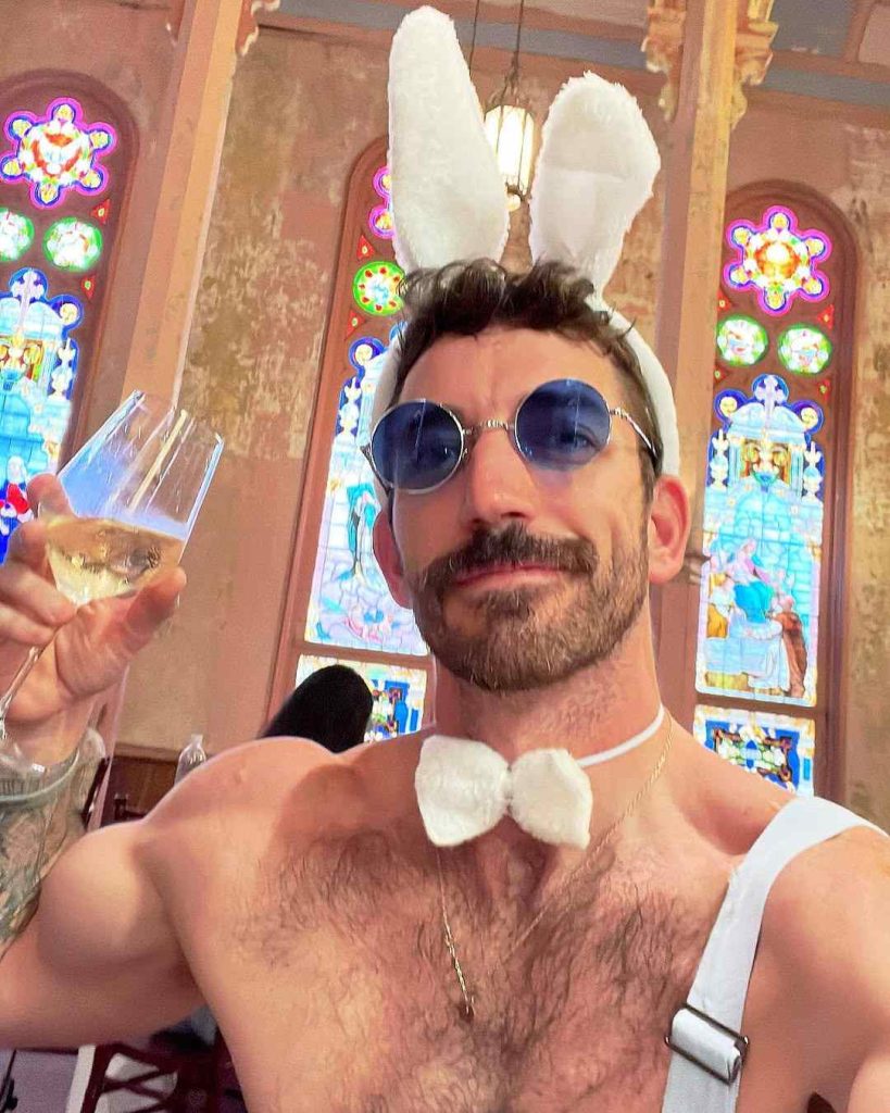 Easter Pics Every Gay Needs in Their Life for Gym Selfie