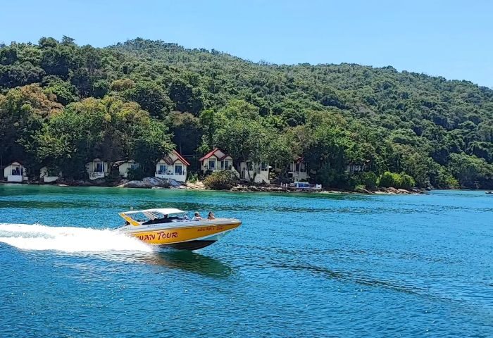 Speed Boat to The Cocoon Hostel Gay Hotel Koh Samet