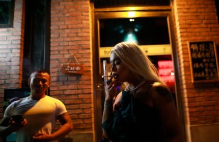 Nightlife at Jujiao Yanyi Bar. Drag queen smoking outside a gay bar. Gay travel advice. 700X480-1.jpg. Gay scene.