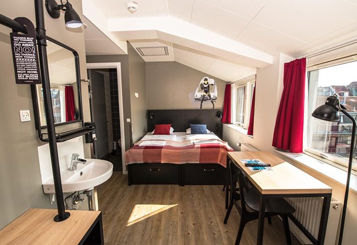 Generator Copenhagen hotel room. Affordable gay lodging near Nyhavn's city center and gay bars. Modern design, double bed, desk, and bathroom. Great for gay travel.