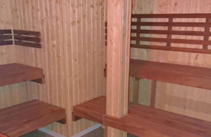Amigo Sauna Copenhagen interior. Wooden benches and walls create a warm atmosphere. Gay sauna for relaxation and socialising.