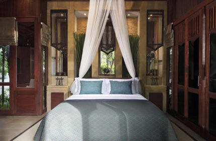 Avani Pattaya Resort villa bedroom. Luxury gay hotel near gay bars in Pattaya City, Thailand. Comfortable bed with canopy.