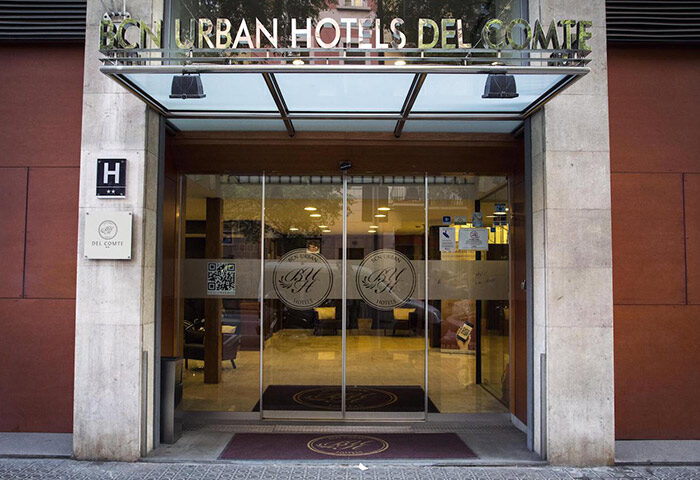 BCN Urbaness Hotels Del Comte entrance. Gay-friendly hotel in Barcelona's gayborhood. Cheap price accommodation for gay men travelers.
