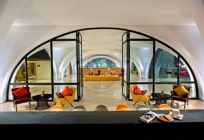 DoubleTree by Hilton Hotel Sukhumvit Bangkok lobby. Best foodie gay hotels. Modern design with seating areas. Gay travel advice.