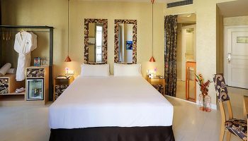 Axel Hotel Barcelona room. Gay adults only urban spa hotel. Best gay honeymoon hotel ideas in Barcelona. Modern design, luxury.
