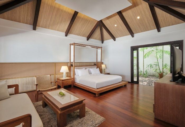 Garrya Tongsai Bay Samui gay hotel: luxurious room with a king-size bed, wooden floors, and a private garden view. Best wellness hotel.