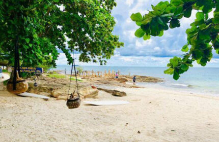 Pudsa Bungalow beachfront view, Koh Samet. Gay-friendly hotel with beach swings. A cheap resort for gay travelers seeking paradise.