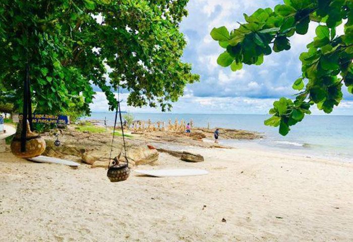 Pudsa Bungalow beachfront view, Koh Samet. Gay-friendly hotel with beach swings. A cheap resort for gay travelers seeking paradise.