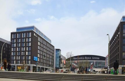 Hotel Indigo Berlin East Side Gallery near Mercedes-Benz Arena. A cheap city hotel in a central location for gay travelers in Berlin.
