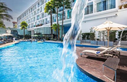 Baraquda Pattaya Mgallery's pool. Cool gay hotel near gay bars in Pattaya, Thailand. Relaxing by the pool is a must!