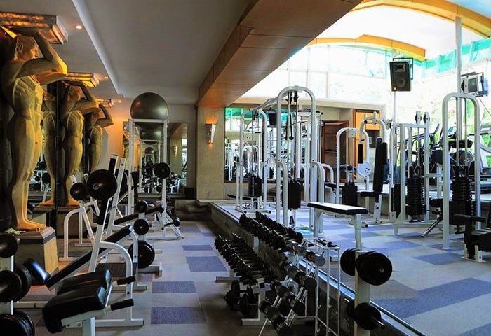 The Babylon Bangkok Hotel gym. This cheap gay hotel in Bangkok features a modern gym with weight machines and free weights.