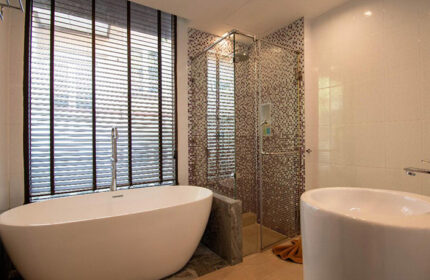 Bathroom at Samed Pavilion Resort, a cheap hotel near gay bars and the beachfront in Koh Samet, Thailand. Bathtub and shower visible.