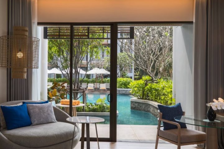 Renaissance Pattaya Resort & Spa room view. Luxury gay-friendly hotel with pool access. Cheap luxury travel at Pattaya Beach, Thailand.