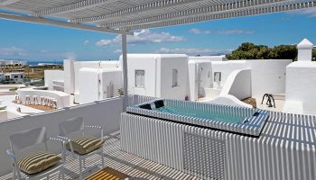 Cheap-Luxury-Gay-Hotel-Mykonos-with-Private-Rooftop-Jacuzzi-Bath-Andronikos-Hotel