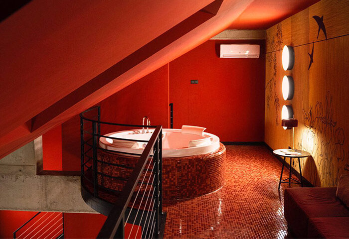 Stories Hotel Budapest trendy room. Jacuzzi & sauna in cheap hotel. Red themed room, ideal for gay travel. Budapest hotel room.