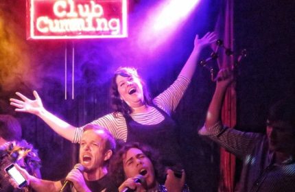 Club Cumming in New York: Live performance with singers and musicians on stage. Gay nightlife and entertainment. Travel advice for gay men.