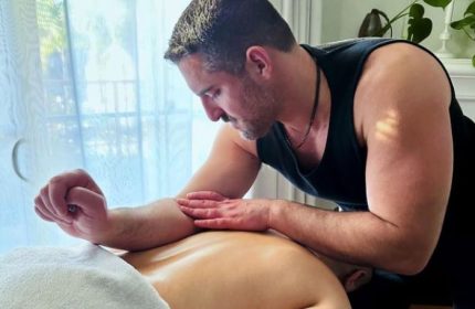 Daddy Big Hands by Roy: Man giving a massage. Gay massage experience. Travel advice for gay men. Big hands massage.
