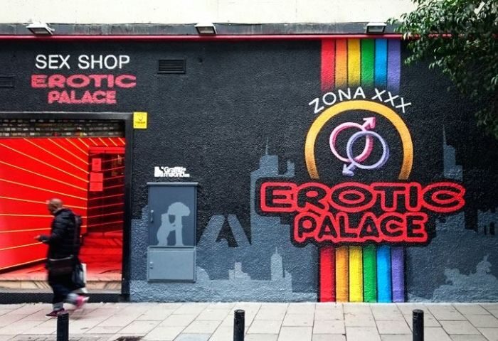 Erotic Palace Madrid gay cruise club exterior. Rainbow flag, male symbols, and Zona XXX sign on the wall. Gay travel advice.