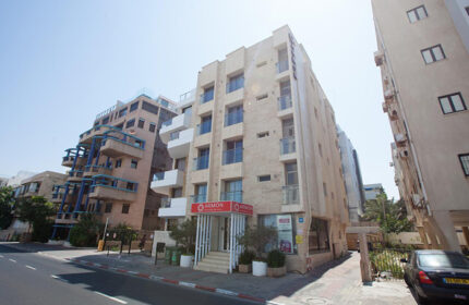 Armon Hayarkon Hotel, Tel Aviv. Excellent gayborhood location near Hilton Gay Beach. Modern building with balconies. A top choice for gay travelers.