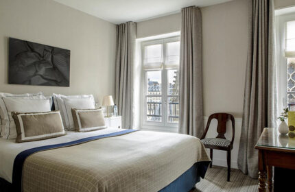 Hotel de la Place du Louvre bedroom. Find best price hotel for weekend in Marais. Gay-friendly room in Paris. Travel advice for gay men.