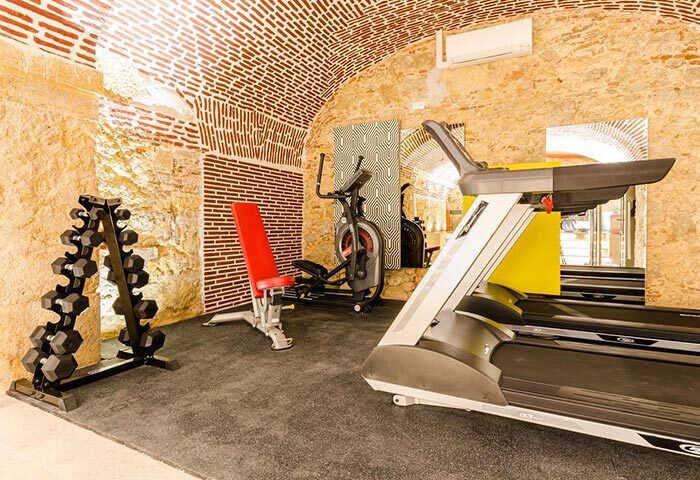 Hotel Borges Chiado gym. Lisbon gay hotel with gym features weights, treadmill, elliptical trainer, and bench. Find cheap gay hotels.