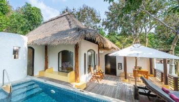 Paradee Resort Koh Samet pool villa. Gay beachfront hotel with a thatched roof, private pool, and deck. Luxury travel for gay men.