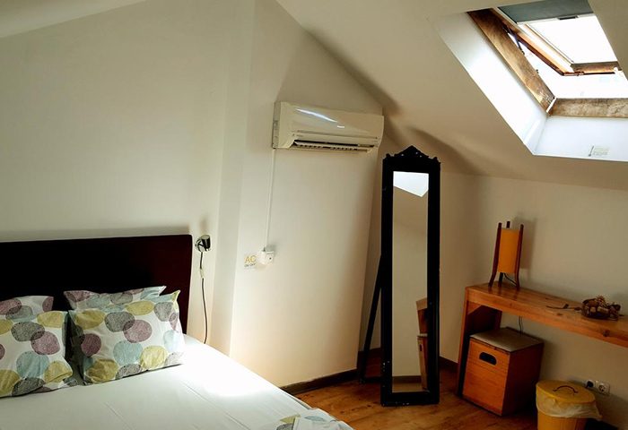 Yes! Lisbon Hostel private room. Cheap price party hostel in Lisbon gayborhood. Skylight, bed, mirror, and desk in this room.