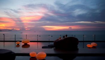 Find-Last-Minutes-Beachfront-Luxury-Gay-Hotel-Hilton-Pattaya