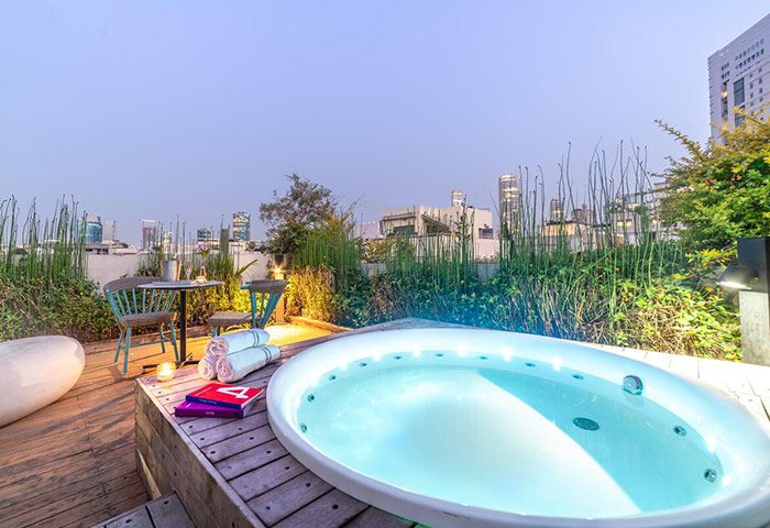 Shenkin Hotel Tel Aviv gay hotel room for 3 people with jacuzzi. Last minute deals for gay travel in Tel Aviv.