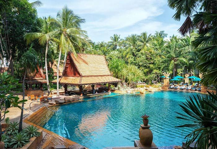 Find-Last-Minutes-Luxury-gay-Hotel-Pattaya-with-Pool-Avani-Pattaya-Resort