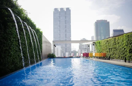 Ibis Styles Bangkok Silom: Stylish gay-friendly hotel pool with waterfall feature. Budget travel in Silom, Bangkok. Modern design, city view.