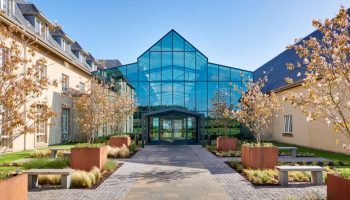 Fairmont St Andrews, Scotland: Gay-friendly hotel with glass facade. Luxury travel destination for gay men. Modern architecture, lush landscape.