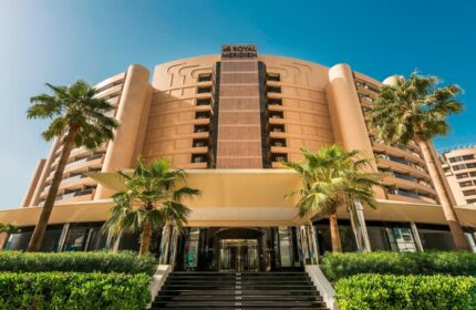 Le Royal Méridien Beach Resort & Spa entrance. Gay-friendly hotel with palm trees. A great choice for gay travelers.