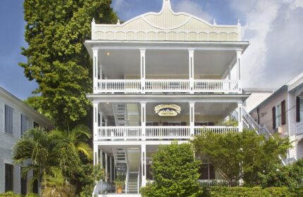 Island City House, gay-friendly hotel with balconies. Charming architecture, lush greenery. A welcoming choice for gay travelers.