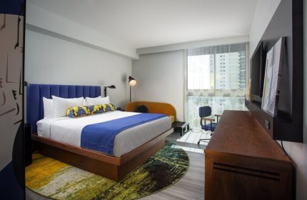 Hotel Indigo Miami Brickell gay-friendly room. Modern decor, king bed, blue accents, city view. Ideal for gay travelers.