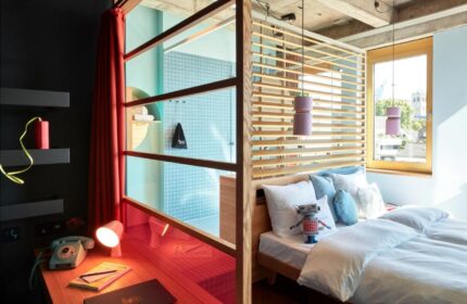 25hours Hotel The Circle room. Gay-friendly hotel design with a shower, desk, and bed. Modern, stylish interior. Great for gay travel.