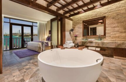 Sofitel Dubai The Palm Resort & Spa: Gay-friendly hotel room with bathtub, balcony, sea view. Luxury travel for gay men in Dubai.