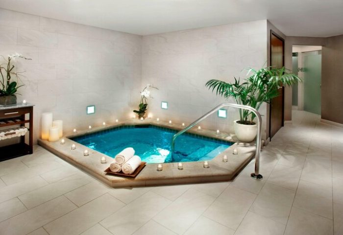 Westin Fort Lauderdale Beach Resort gay-friendly hotel spa. Jacuzzi with towels and candles. Relaxing gay travel destination.