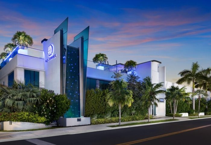 H2O Suites, a gay-friendly hotel. The adults-only hotel features a modern design with palm trees and a rooftop terrace. Key West travel advice.
