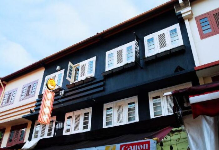 5footway.inn Project Chinatown: Gay-friendly hotel facade. Colorful building with white window frames in Singapore. Great for gay travel.
